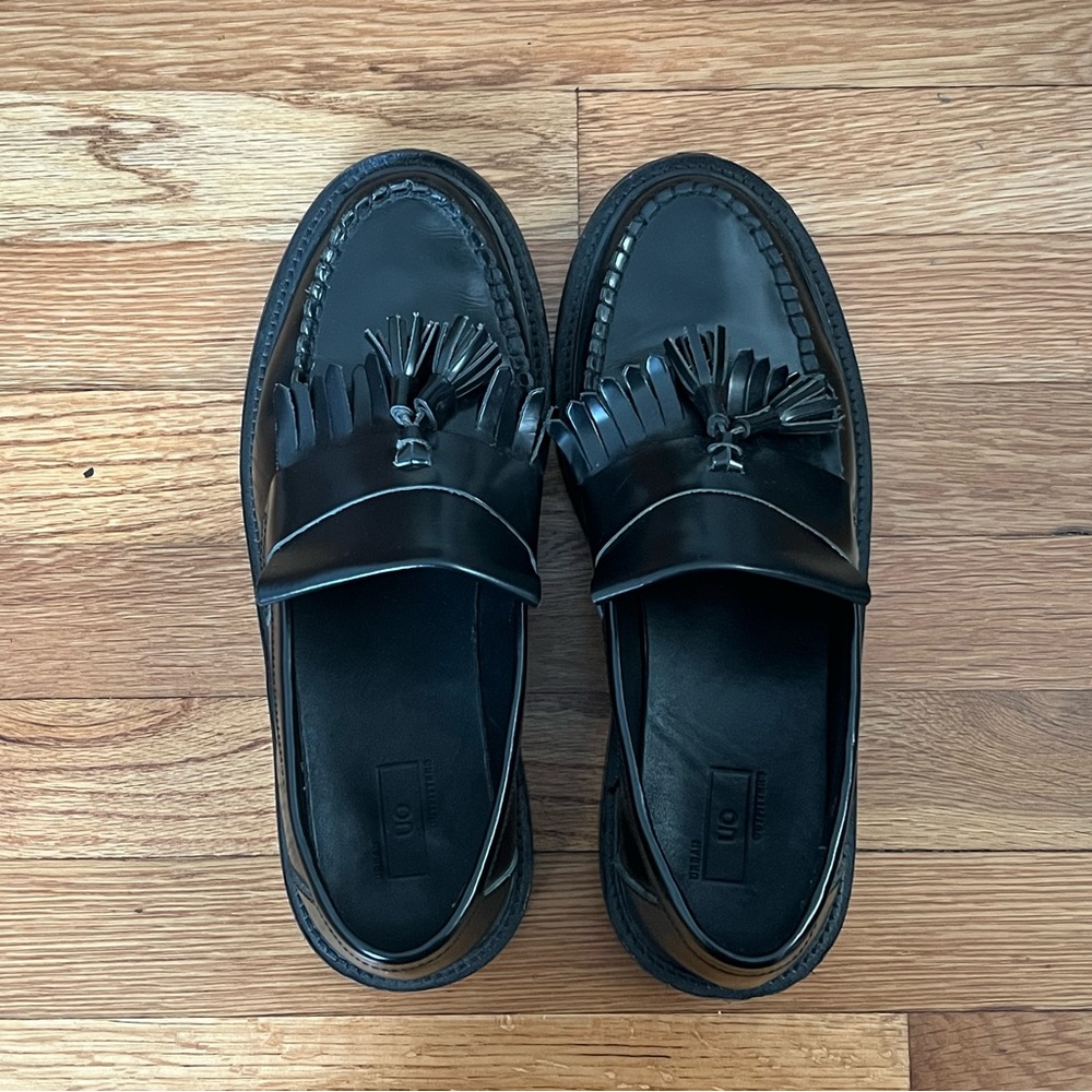 Urban Outfitters Carter Tassel Leather Loafers!!